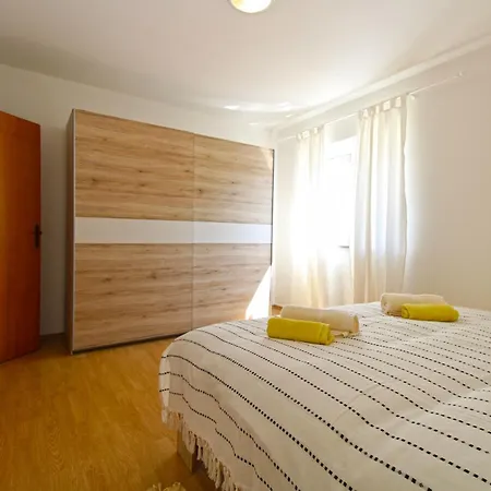 2378 Pula